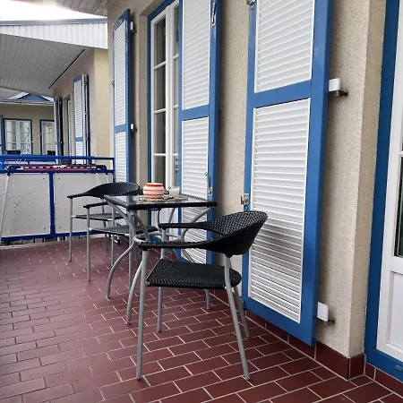 Angela * Ρόστοκ